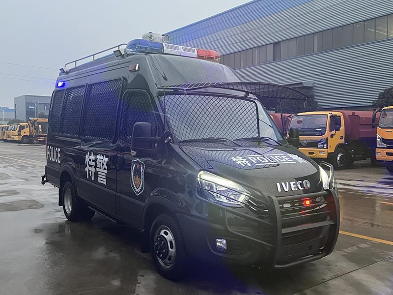 CL5040XYB6BYS依维柯欧胜运兵车