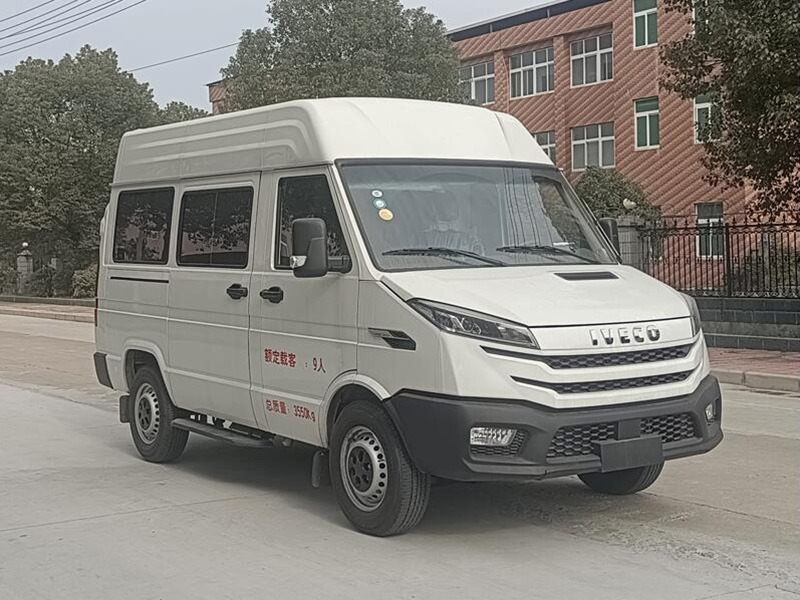 CL5041XYB6BYS依维柯得意运兵车