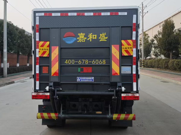 程力威牌CLW5070XTYCDP型密闭式桶装垃圾车