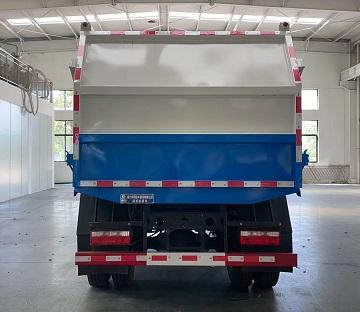 程力威牌CLW5120ZXLBSL型厢式垃圾车