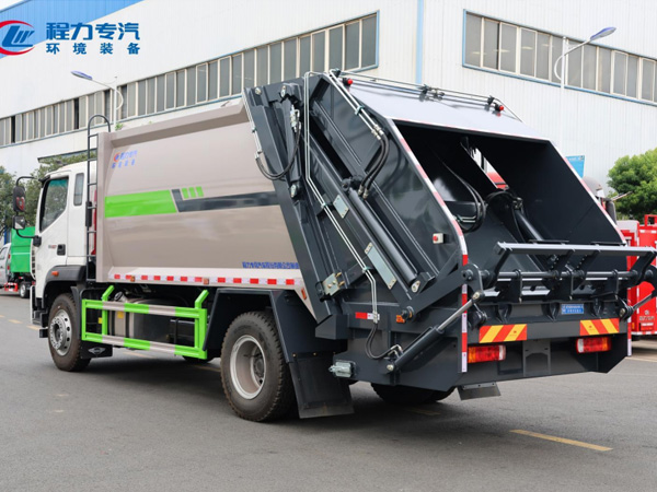 福田领航ES7压缩垃圾车